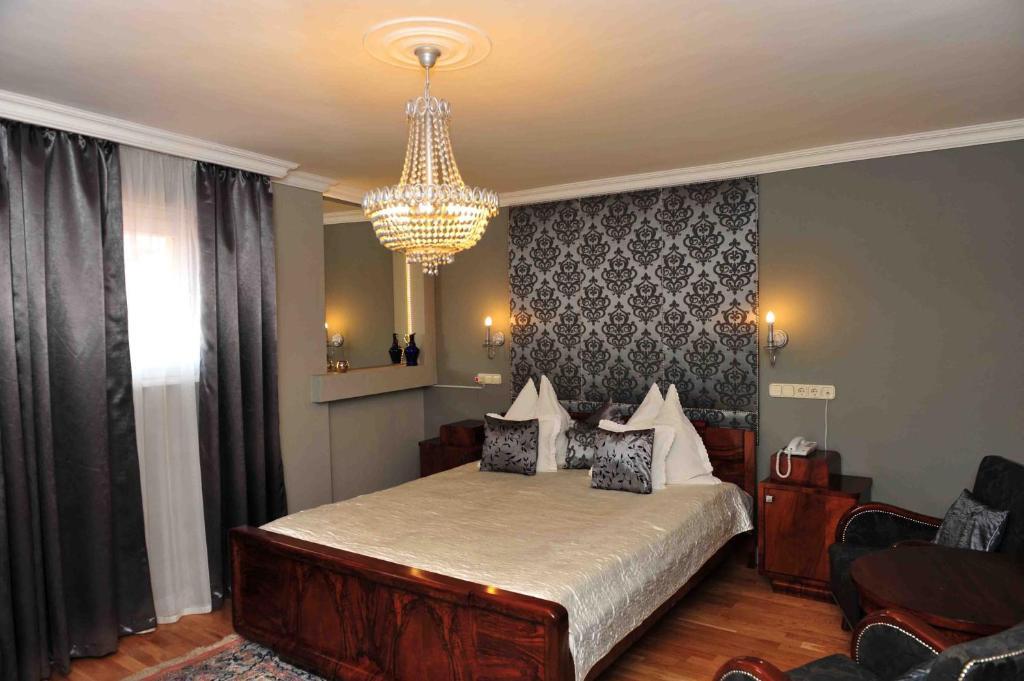 Boutique Hotel Szarcsa Székesfehérvár Rom bilde