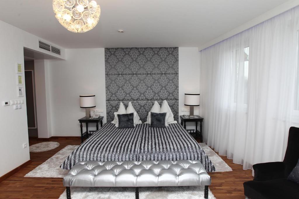 Boutique Hotel Szarcsa Székesfehérvár Rom bilde